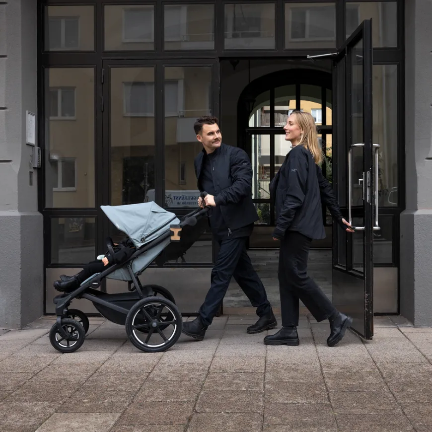 Thule Urban Glide 4-wheel travel system bundle