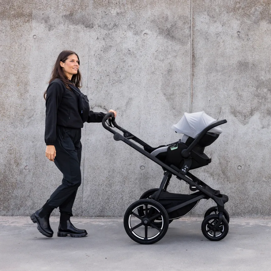 Thule Urban Glide 4-wheel travel system bundle